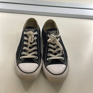 Woman’s 8.5 black converse